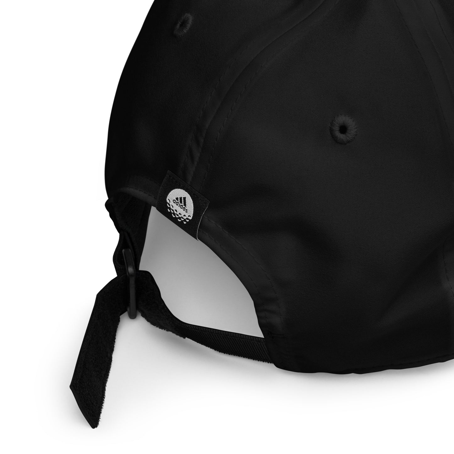 Vista trasera de la gorra negra de la colección Adidas Bofetadas. Se ve la cinta de ajuste y el logotipo de Adidas.