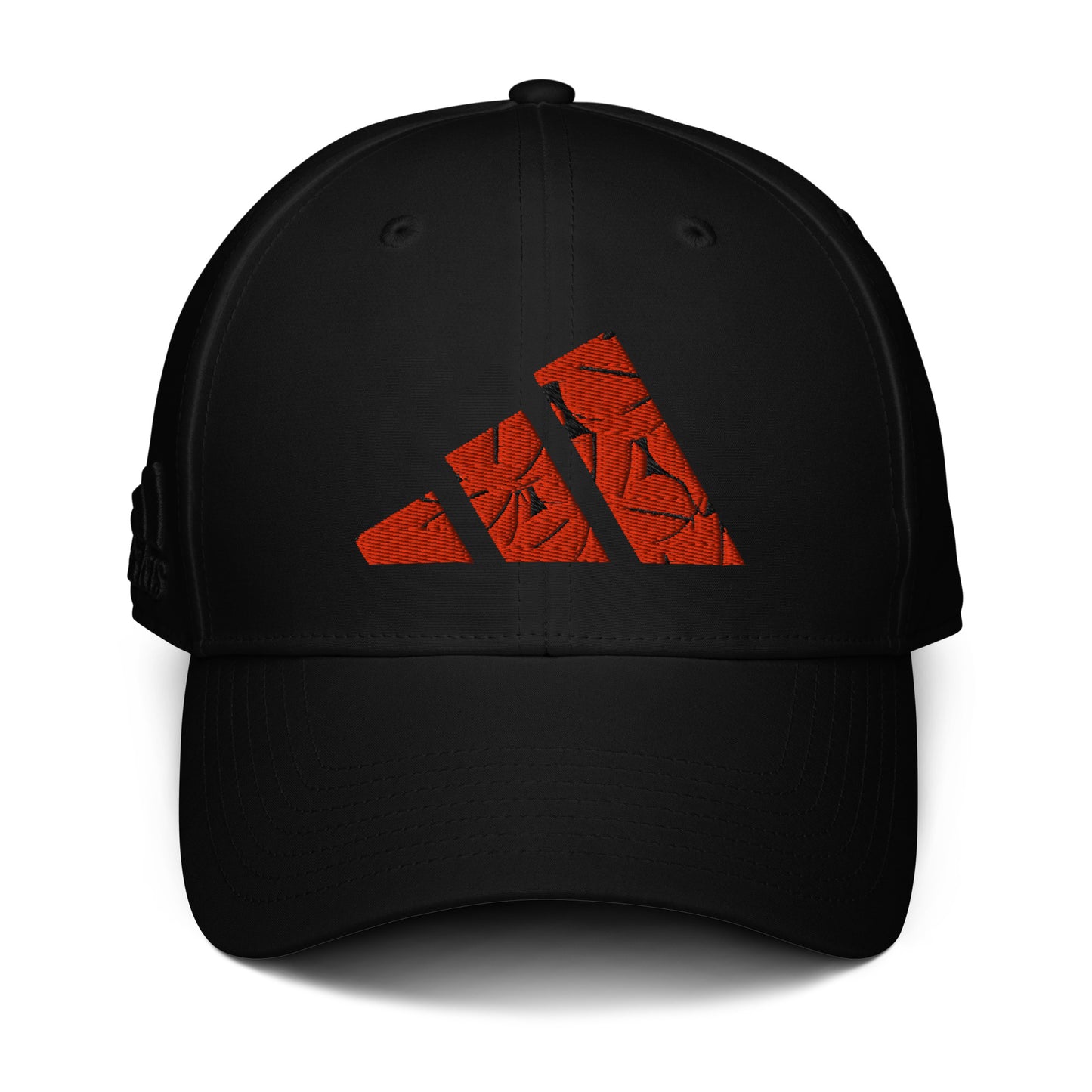 Vista frontal de gorra ajustable negra de la colección Adidas de Bofetadas, con bordado del logotipo de Adidas, cuyas tres bandas están formadas por pelotas de baloncesto apiladas.