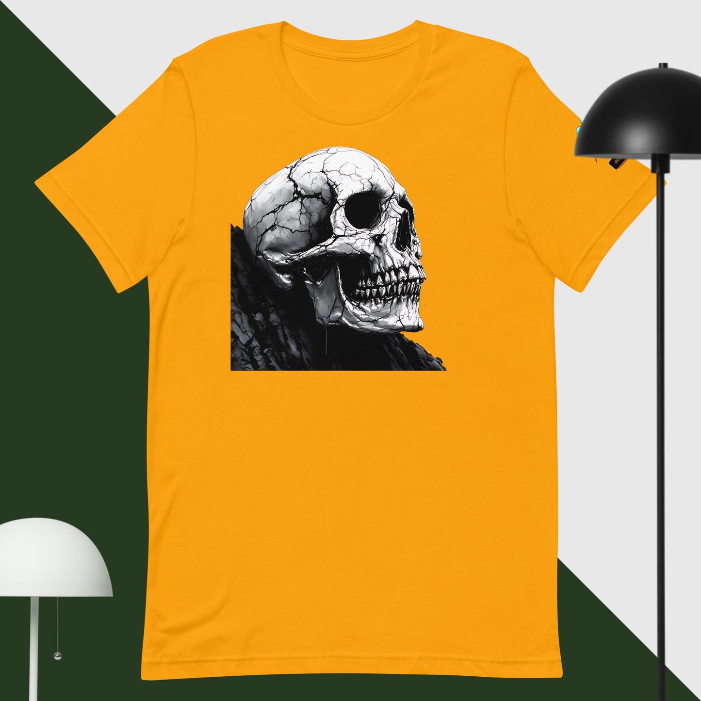 Camiseta amarilla de manga corta marca Bofetadas, colección 'Calaveras', con calavera agrietada de perfil sobre roca.