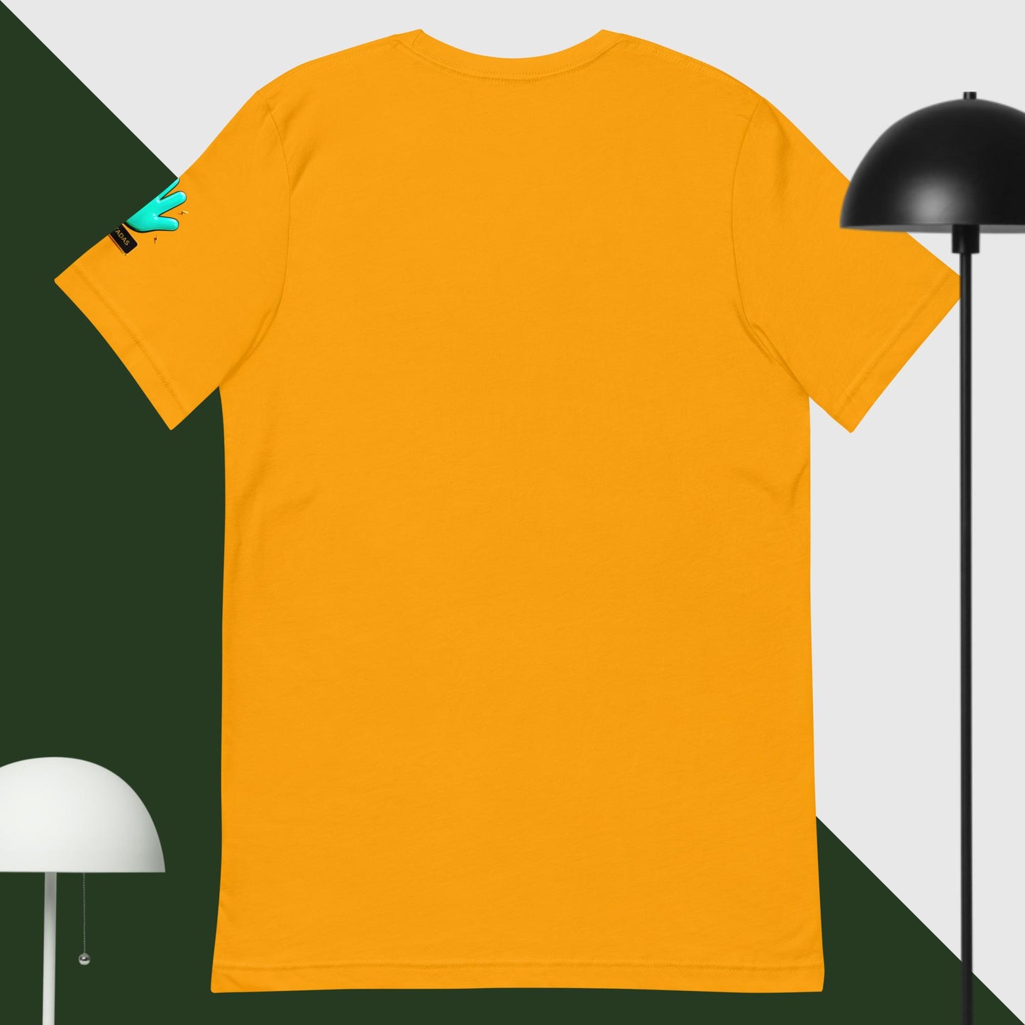 Vista trasera de camiseta amarilla de manga corta, marca Bofetadas, colección 'Calaveras', sin impresión.