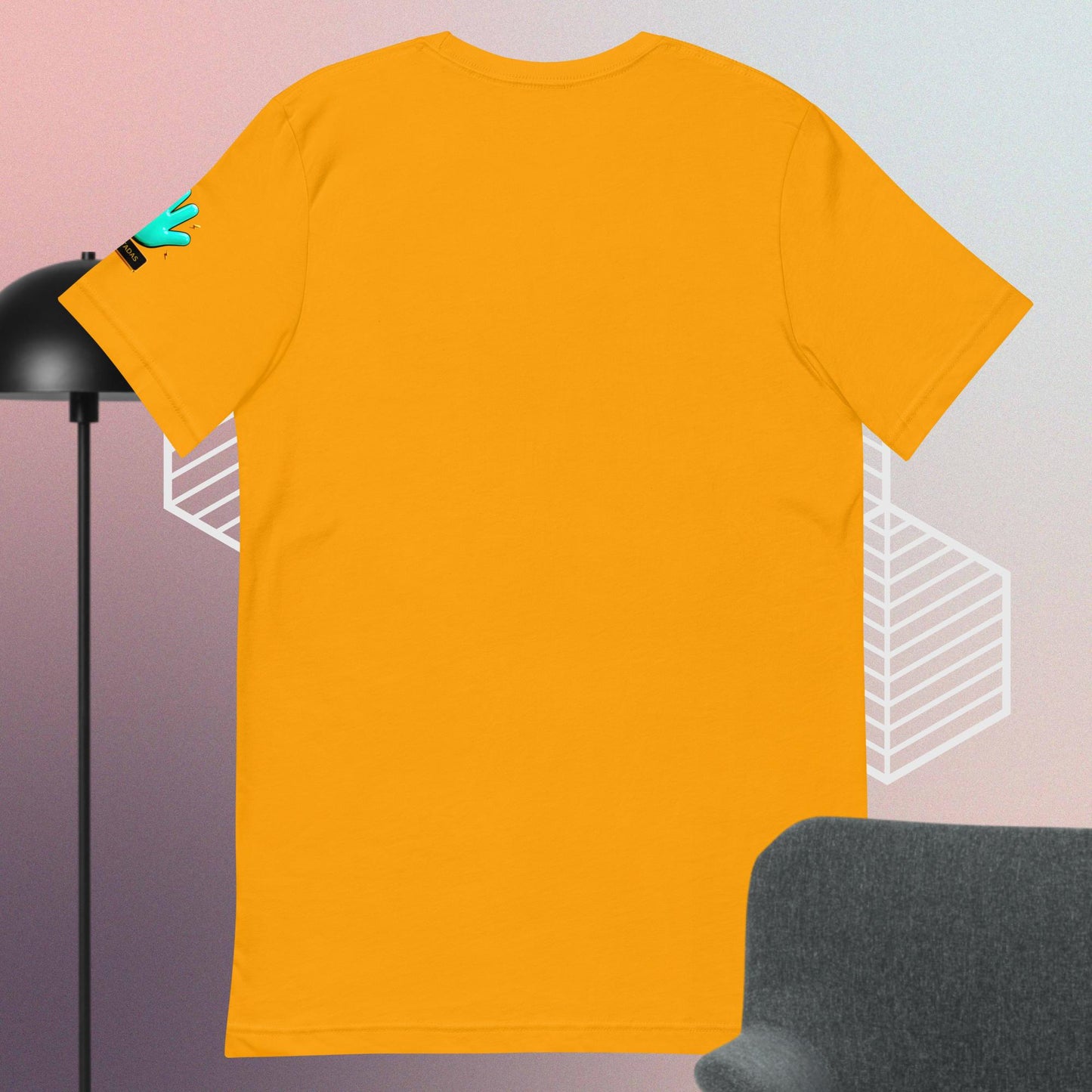 Vista trasera de camiseta amarilla de manga corta, marca Bofetadas, colección 'Frases y Mensajes', sin impresión.