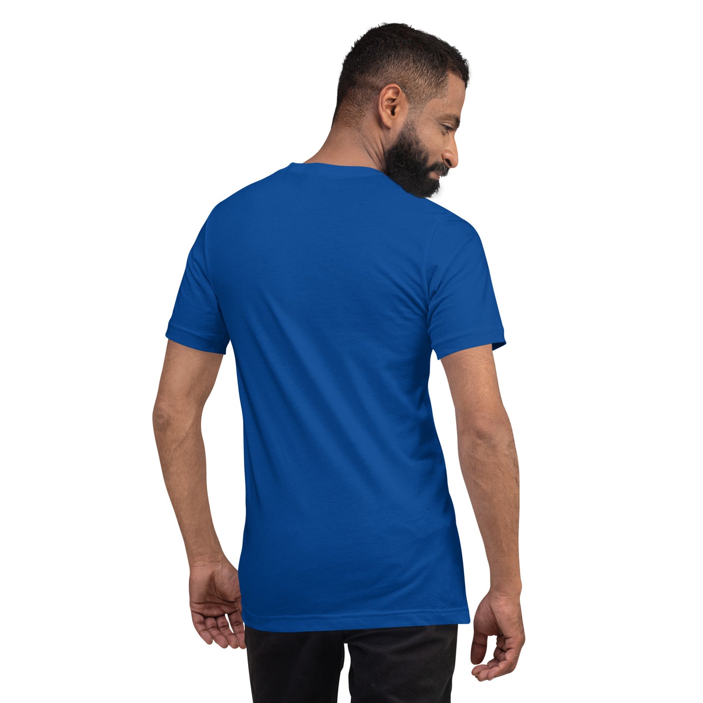 Modelo con barba mostrando la vista trasera de camiseta azul de manga corta, marca Bofetadas, colección 'Pop', sin impresión.