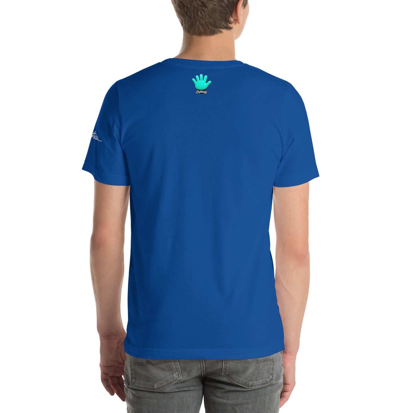 Modelo vistiendo camiseta para hombre o mujer, color azul, manga corta, vista trasera, con el logo de la mano azul, marca Bofetadas.