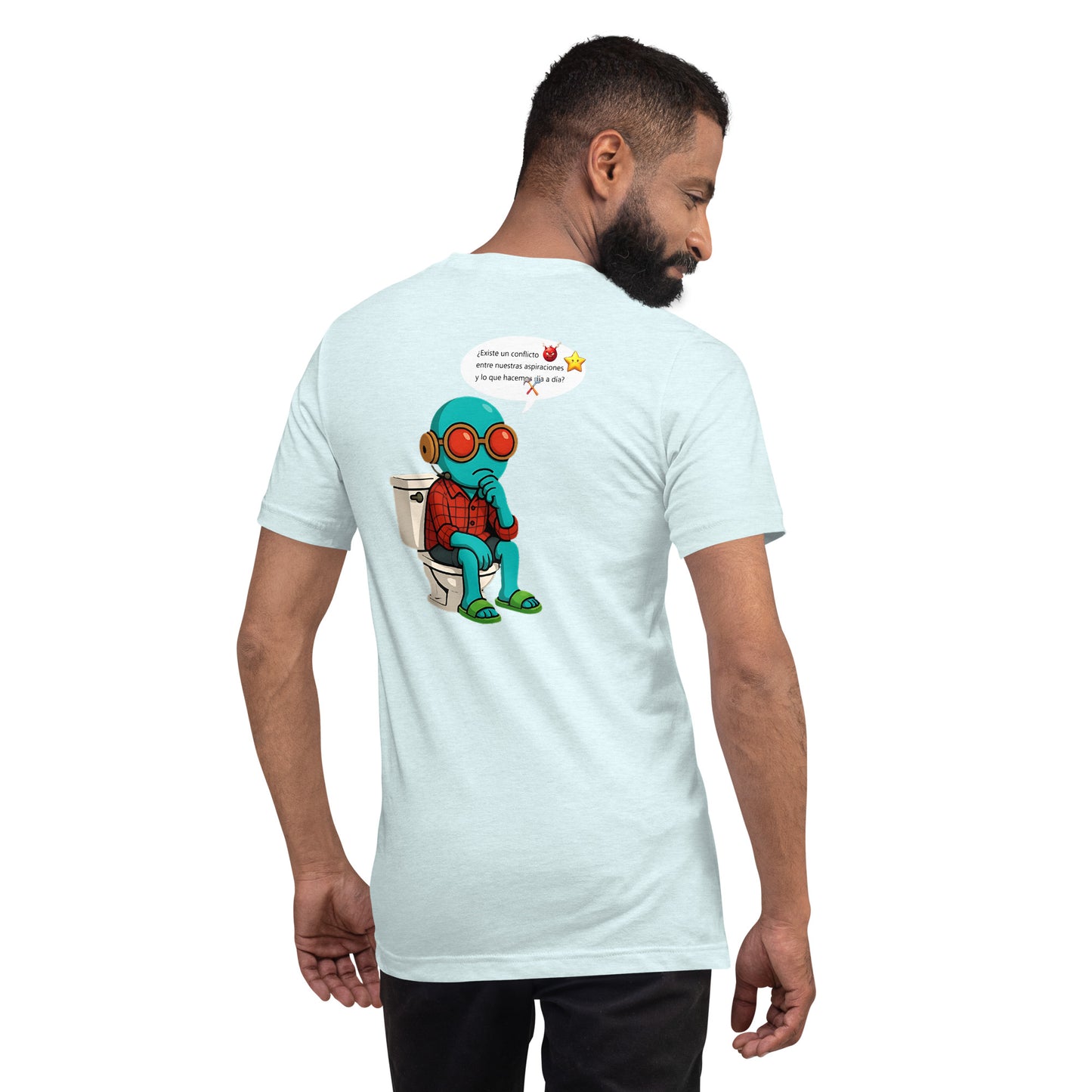 Modelo con vaqueros y barba luciendo camiseta blanca de manga corta marca Bofetadas, colección 'Frases y Mensajes', vista trasera, con Gullible sentado pensativo en inodoro.