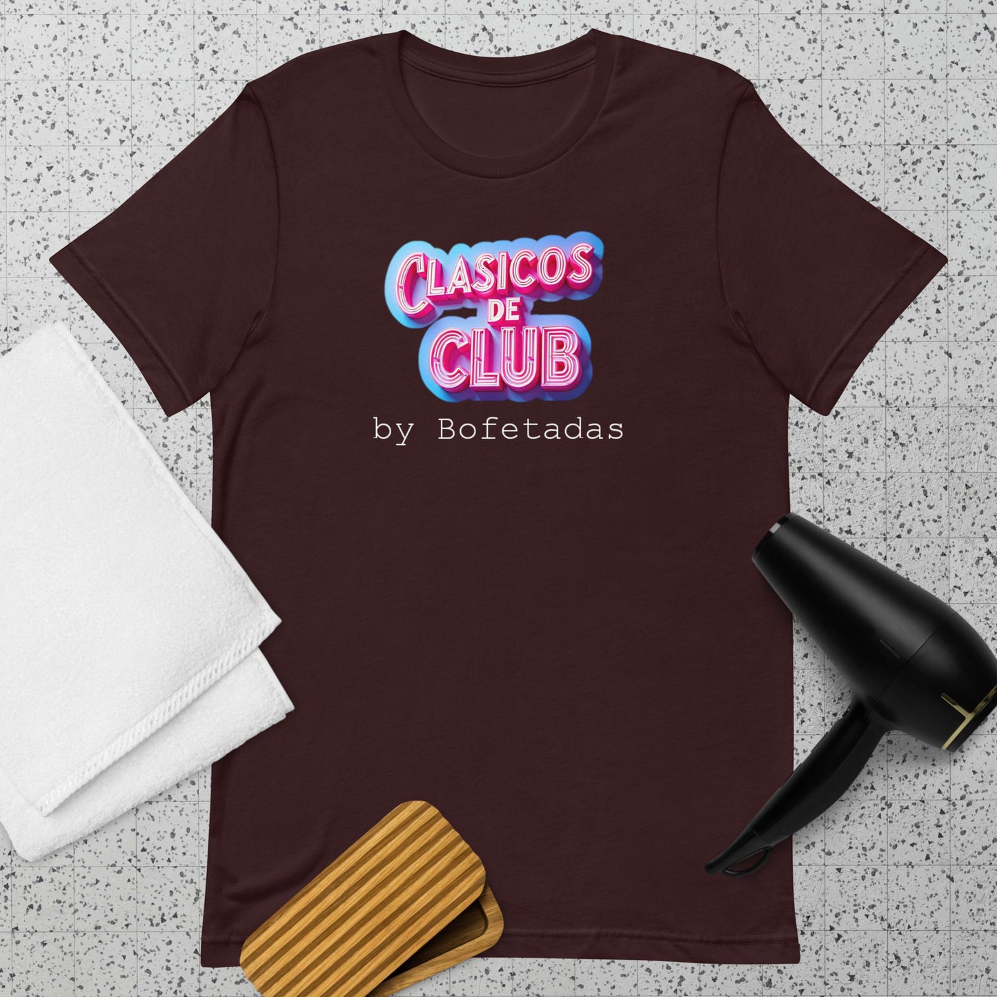 Camiseta marrón de manga corta de la colección Clásicos de Club de Bofetadas. Diseño con el logotipo de la colección y el texto 'Bofetadas' en la parte frontal.