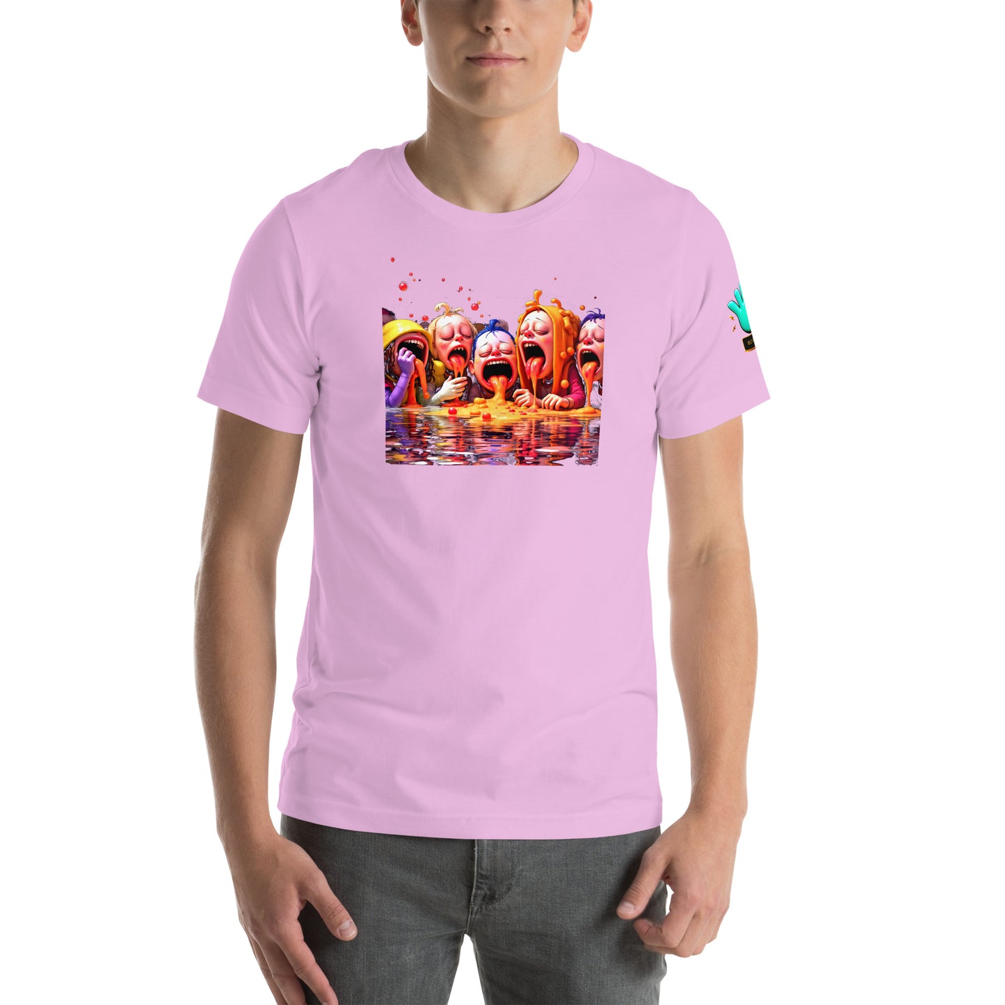 Modelo luciendo camiseta rosa de manga corta marca Bofetadas, colección 'Pop', con ilustración surrealista de cinco niños anhelando golosinas.