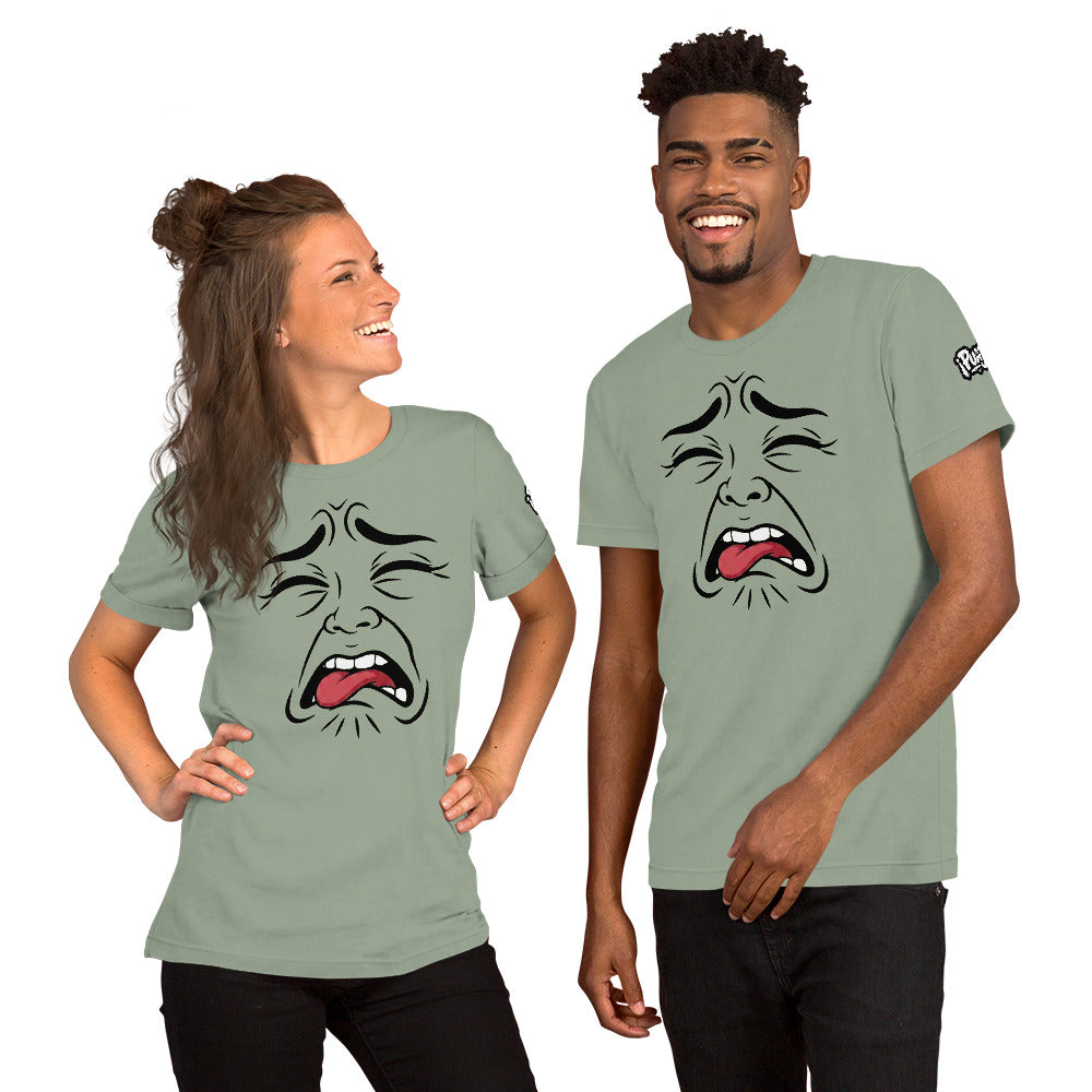 Dos modelos sonrientes lucen sendas camisetas verde claro de Bofetadas de la colección Emo y muestran su cara delantera, el dibujo de una mueca de asco, incluso sacando la lengua y cerrando los ojos.