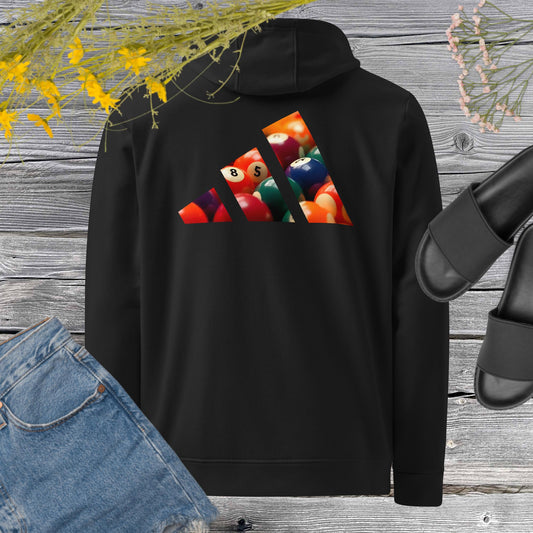 Vista trasera de la sudadera negra con capucha y manga larga de la colección Adidas de Bofetadas. En la parte posterior, las tres barras del logotipo de Adidas están rellenas con bolas de billar apiladas.