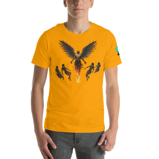 Modelo luciendo camiseta amarilla de manga corta marca Bofetadas, colección 'Fake', con ser alado mitológico desplazando a cuatro personajes con su estela.