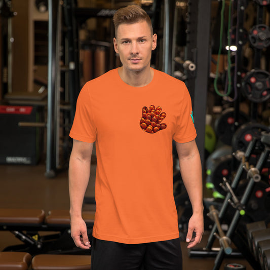 Camiseta de baloncesto color naranja con diseño exclusivo de Bofetadas Sports. Mano anagrama de Bofetadas.com con pelotas de básquet en su interior. Colección Marca.