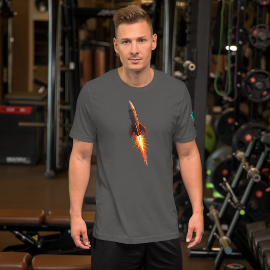 Modelo luciendo camiseta gris de manga corta marca Bofetadas, colección Abstracta, con impresión de cohete espacial en pleno vuelo, imagen realizada  con patrón de pinchos.