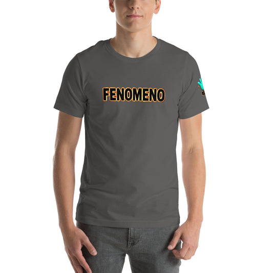 Modelo luciendo camiseta gris de manga corta marca Bofetadas, colección 'Frases y Mensajes', con texto 'fenómeno' en negro con borde dorado.