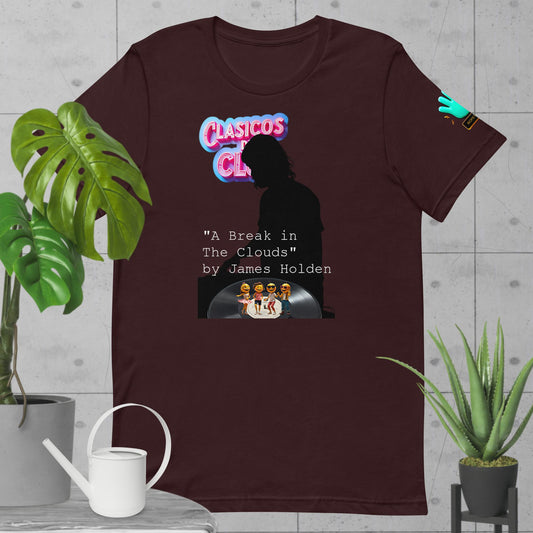Camiseta marrón de manga corta de la colección Clásicos de Club de Bofetadas. Diseño con el logotipo de la colección, una silueta negra de un DJ, un vinilo negro y cuatro figuras bailando con cabezas de emoji, inspirada en el tema 'A Break in the Clouds' de James Holden.