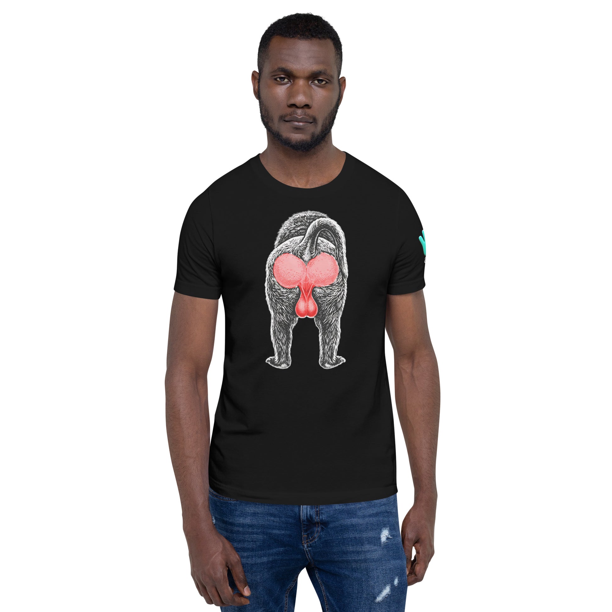 Un modelo con barba y jeans luce la camiseta negra de bofetadas de la colección Mirada con la ilustración frontal del trasero y espalda de un babuino.
