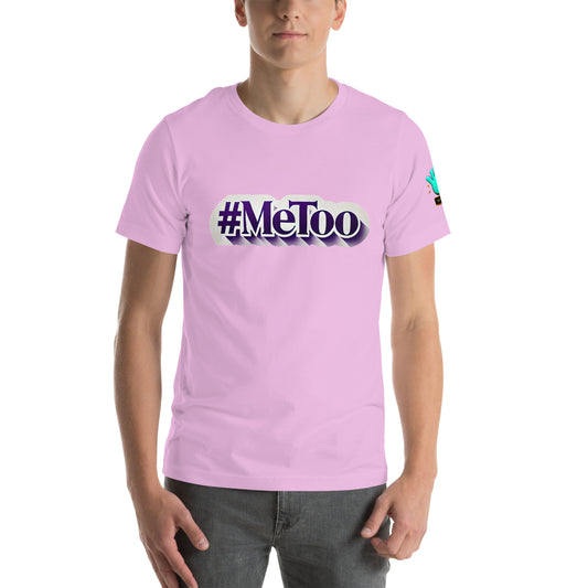 Modelo luciendo camiseta rosa de manga corta marca Bofetadas, colección 'Causas Sociales', con texto '#metoo' en letras lilas con borde blanco y sombra.