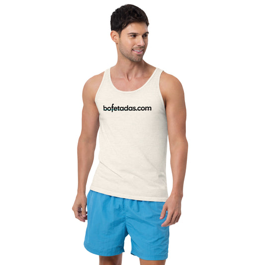 Modelo luciendo camiseta de tirantes blanca para hombre marca Bofetadas, vista frontal, con impresión del sitio web 'bofetadas.com'.