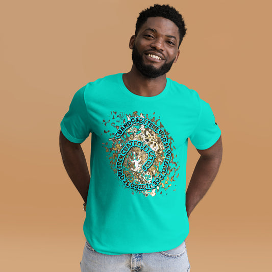 Modelo sonriente luciendo camiseta verde de manga corta marca Bofetadas, colección 'Frases y Mensajes', vista frontal, con texto verde con letras vacías caracoleado 'CUANDO SE TIENE UNO SE QUIEREN DOS Y LUEGO SE QUIEREN CUATRO, ETCÉTERA' encima de ilustración psicodélica.