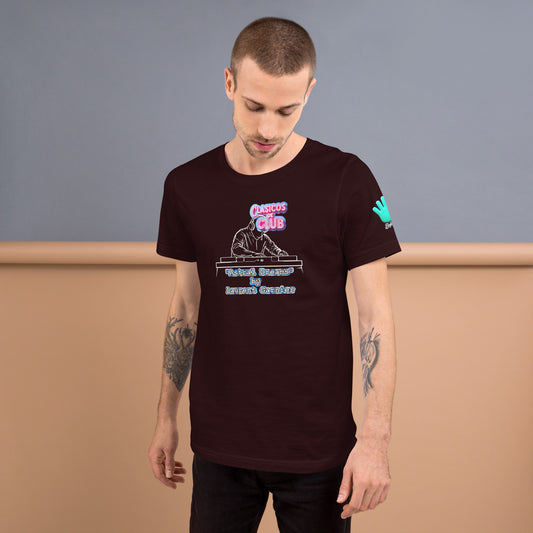 Camiseta marrón de manga corta de la colección Clásicos de Club, dedicada al tema 'Astral Dreams' de Laurent Garnier. Logotipo de la colección con figura de DJ en trazos blancos poniendo discos y texto.