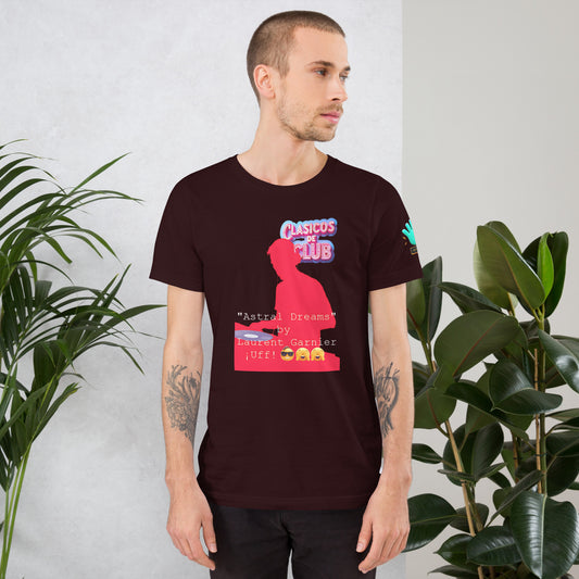 Camiseta marrón de manga corta de la colección Clásicos de Club, dedicada al tema 'Astral Dreams' de Laurent Garnier. Logotipo de la colección, figura de DJ en rojo poniendo discos, vinilo visible y la exclamación 'UFF!' acompañada de tres emojis.
